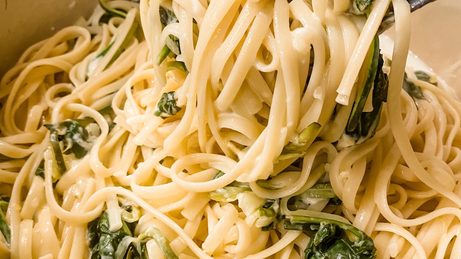 Simple Lemon and Spinach Linguine – Passion and Poppies